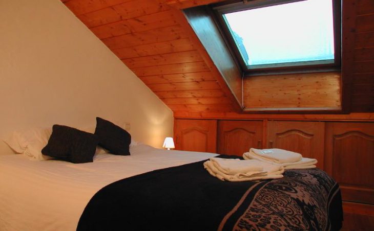 Polaris Apartment, Chamonix, Double Bedroom 2
